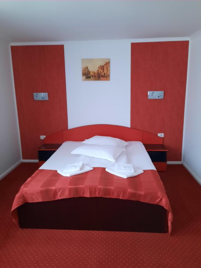 Pensiunea D&D Făgăraş Extérieur photo